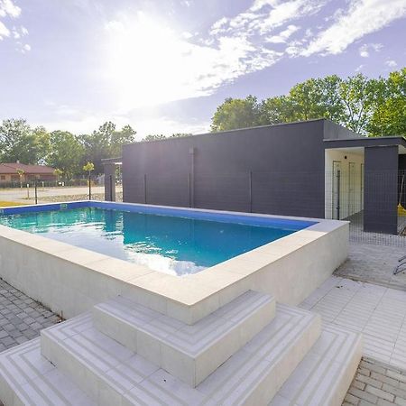Forest Foeldvar Apartmanok By Bltn Balatonföldvár Exteriör bild