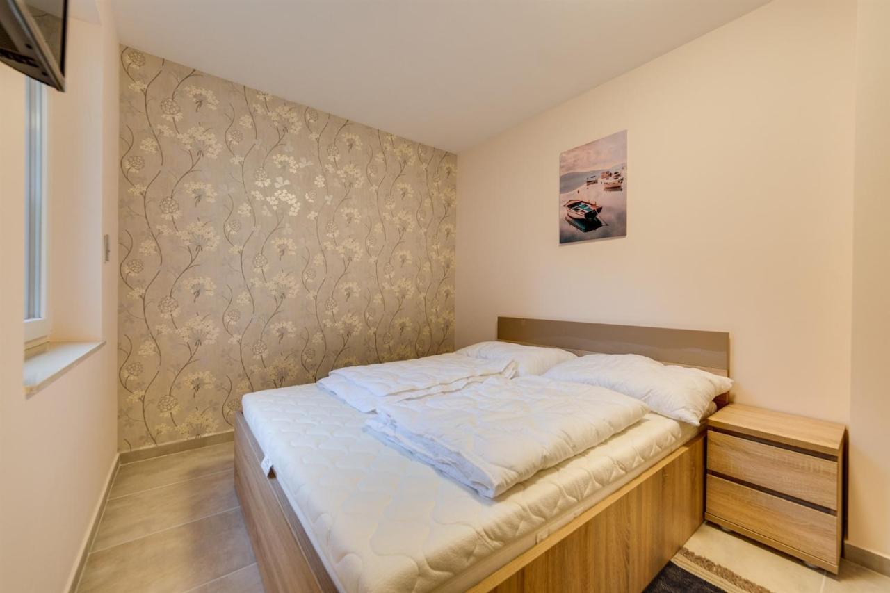 Forest Foeldvar Apartmanok By Bltn Balatonföldvár Exteriör bild