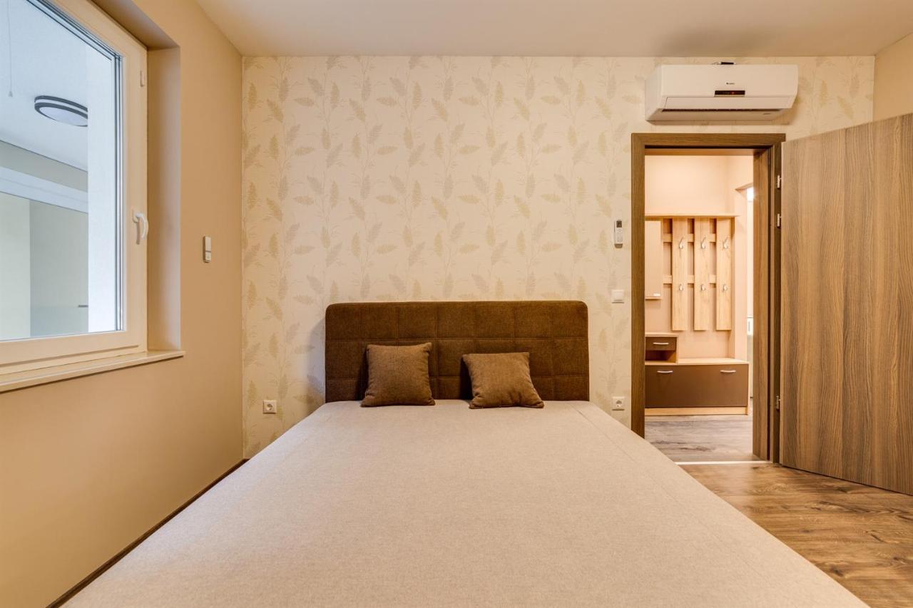 Forest Foeldvar Apartmanok By Bltn Balatonföldvár Exteriör bild