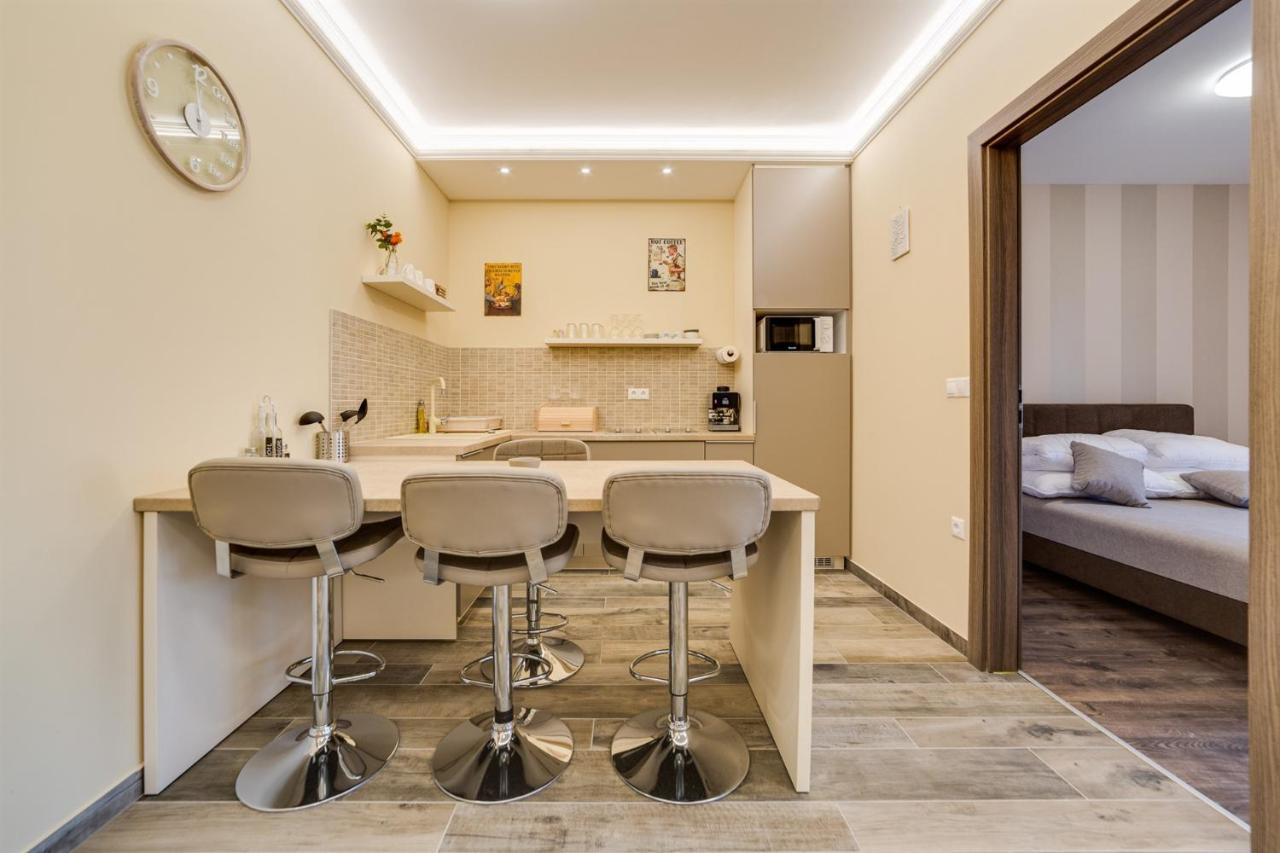 Forest Foeldvar Apartmanok By Bltn Balatonföldvár Exteriör bild