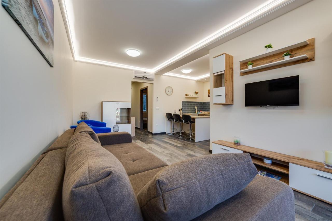 Forest Foeldvar Apartmanok By Bltn Balatonföldvár Exteriör bild