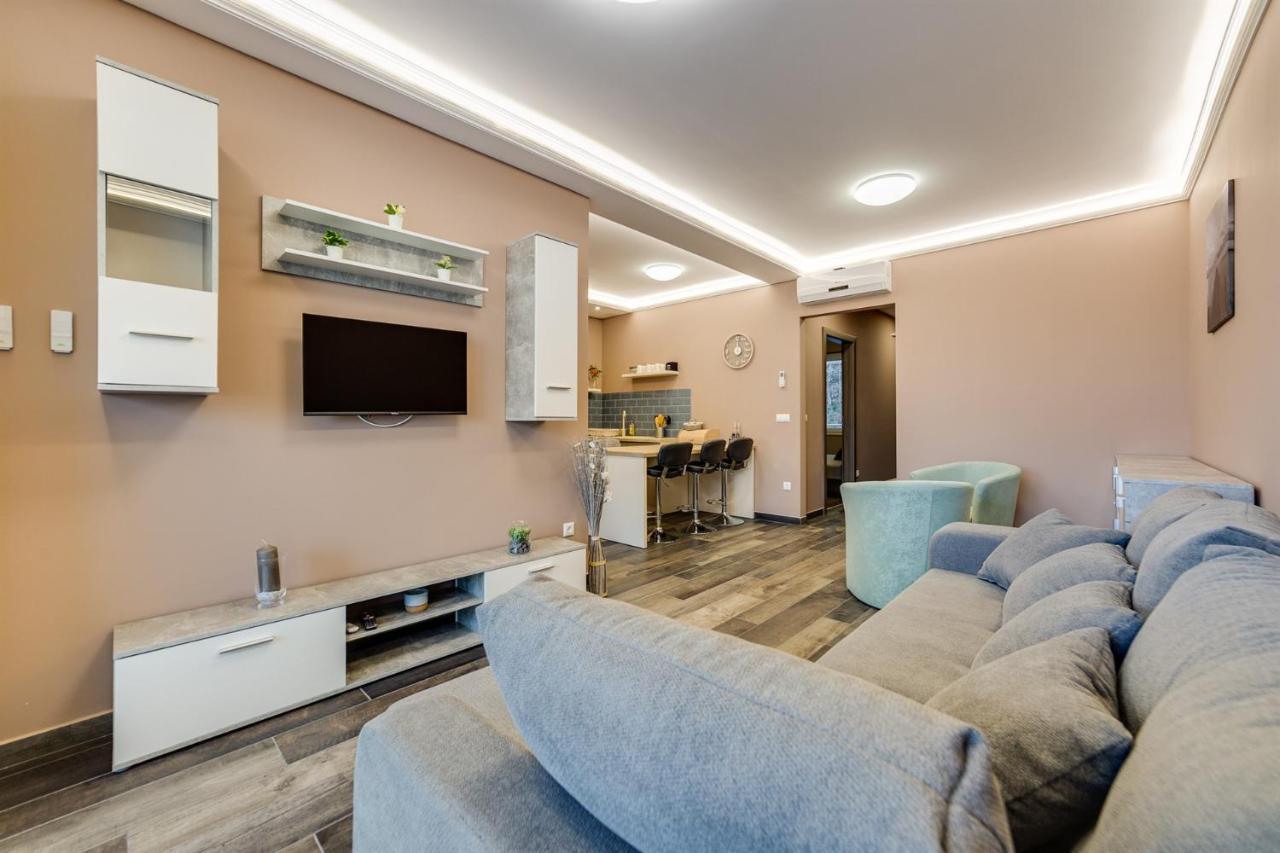 Forest Foeldvar Apartmanok By Bltn Balatonföldvár Exteriör bild