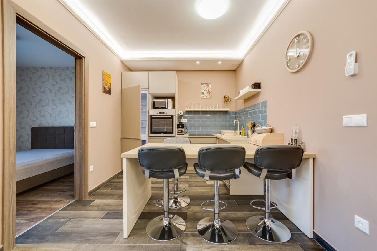 Forest Foeldvar Apartmanok By Bltn Balatonföldvár Exteriör bild