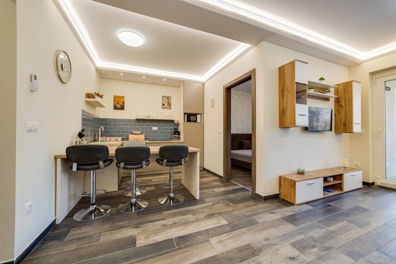 Forest Foeldvar Apartmanok By Bltn Balatonföldvár Exteriör bild