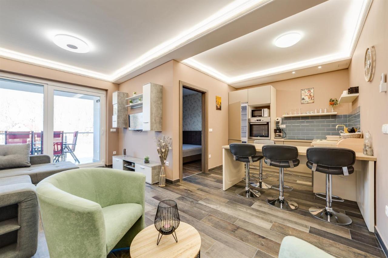 Forest Foeldvar Apartmanok By Bltn Balatonföldvár Exteriör bild