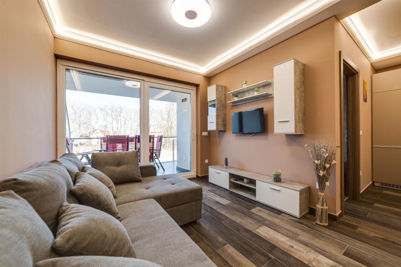 Forest Foeldvar Apartmanok By Bltn Balatonföldvár Exteriör bild